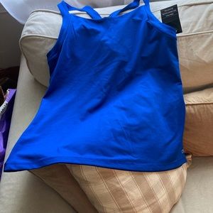 Gap Fit tank with shelf bra